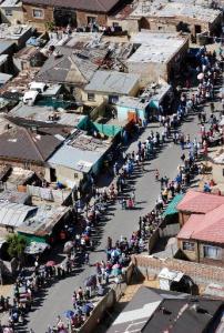 Wed, April 14 2004. In the third presidential elections one still saw the long queues. This is the Alexandra township, north of Johannesburg 